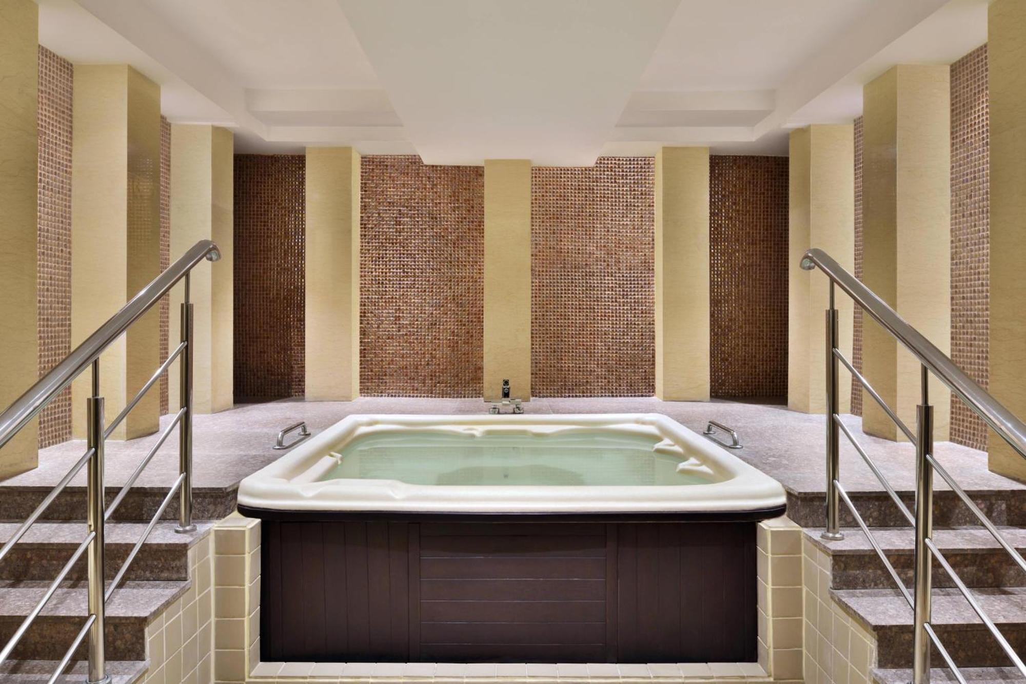 โรงแรมไจพุร์ แมริออท ชัยปุระ ภายนอก รูปภาพ A whirlpool bath