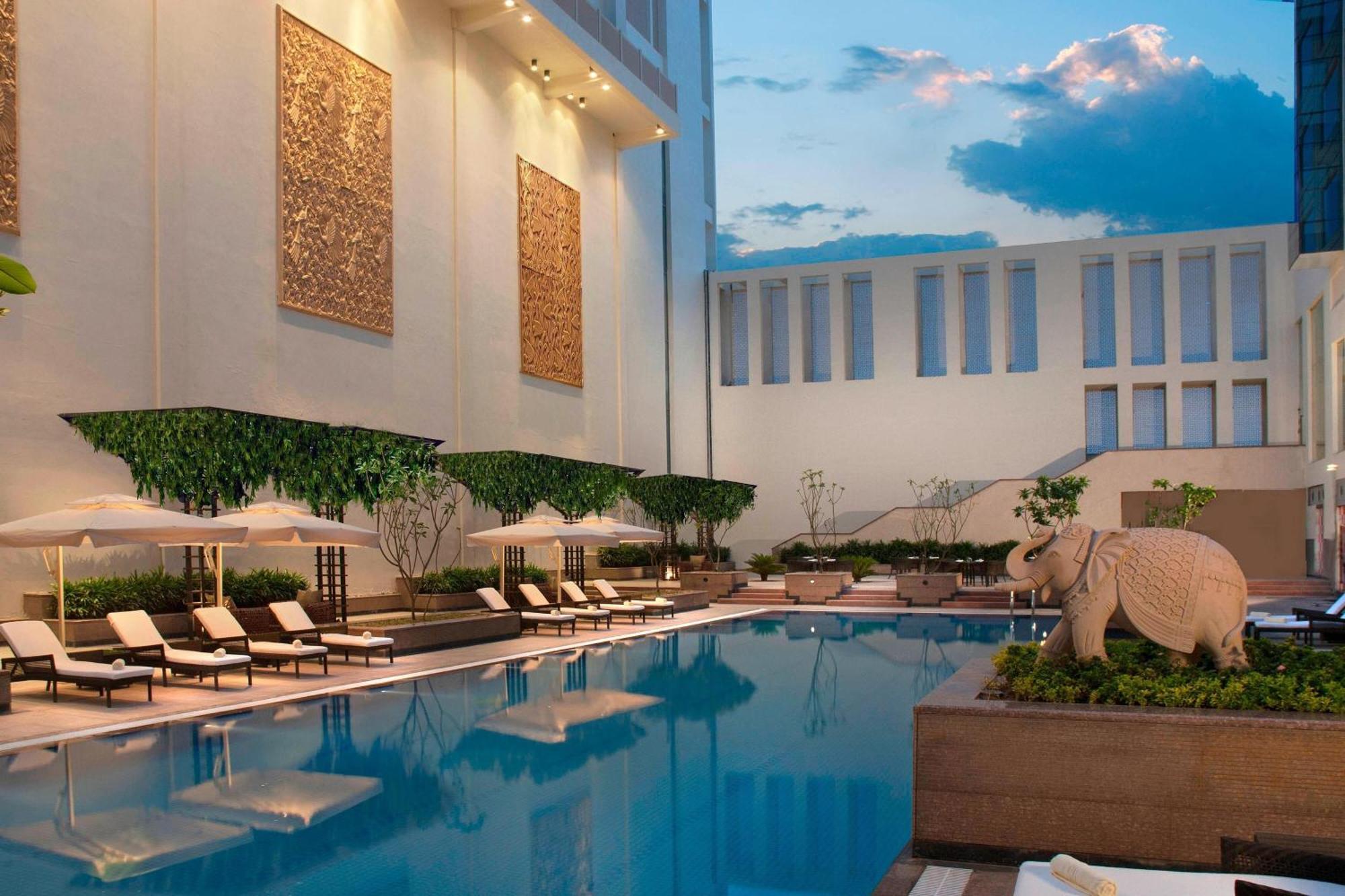 โรงแรมไจพุร์ แมริออท ชัยปุระ ภายนอก รูปภาพ The pool at the Taj Mahal Palace