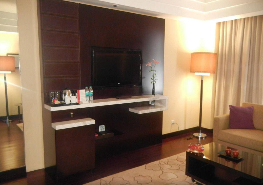 โรงแรมไจพุร์ แมริออท ชัยปุระ ภายนอก รูปภาพ A television set in a hotel room