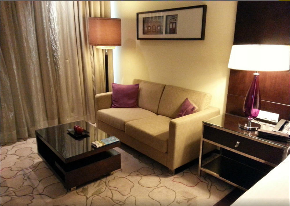 โรงแรมไจพุร์ แมริออท ชัยปุระ ภายนอก รูปภาพ A sofa in a hotel room