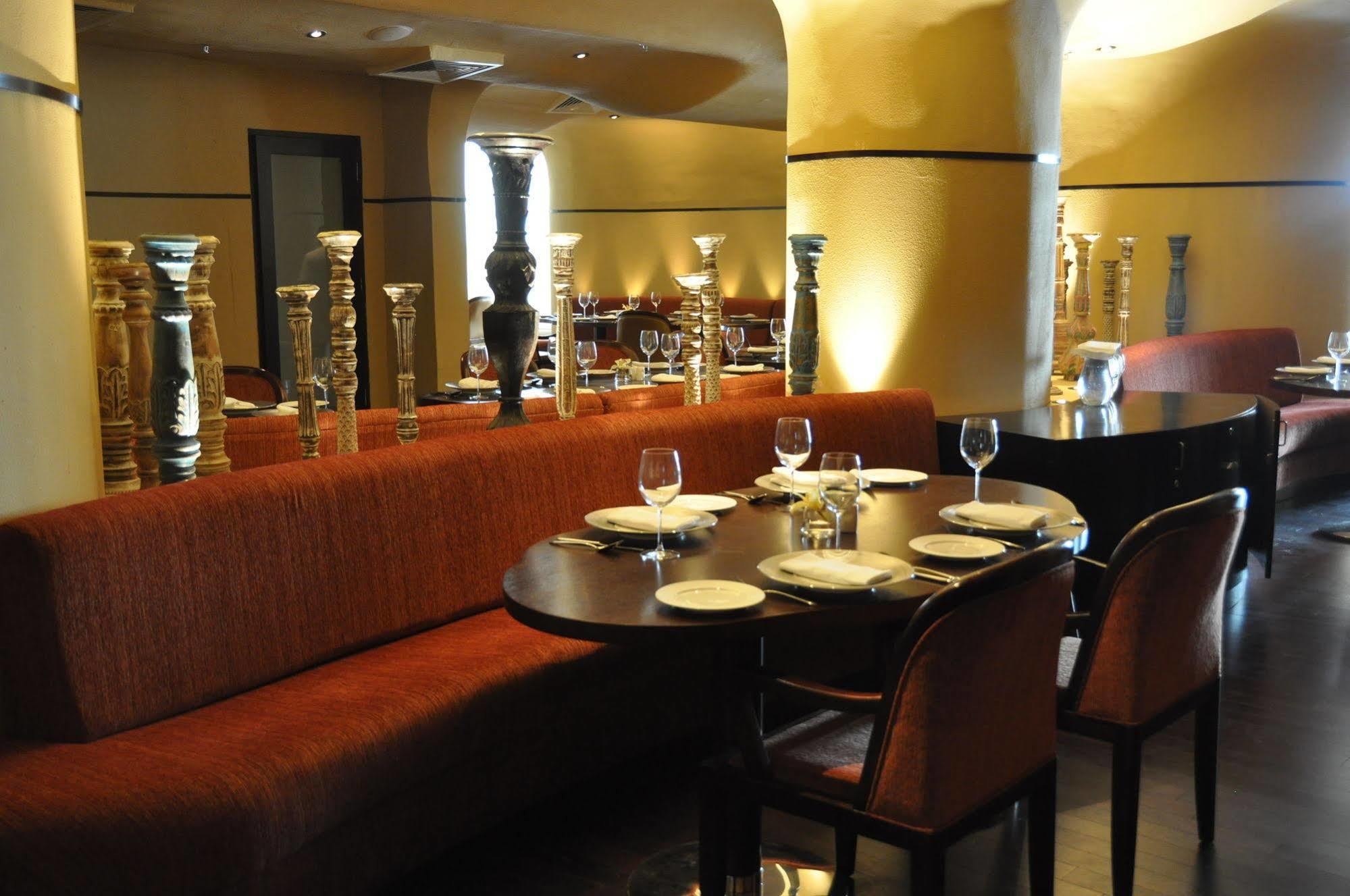 โรงแรมไจพุร์ แมริออท ชัยปุระ ภายนอก รูปภาพ The interior of the restaurant