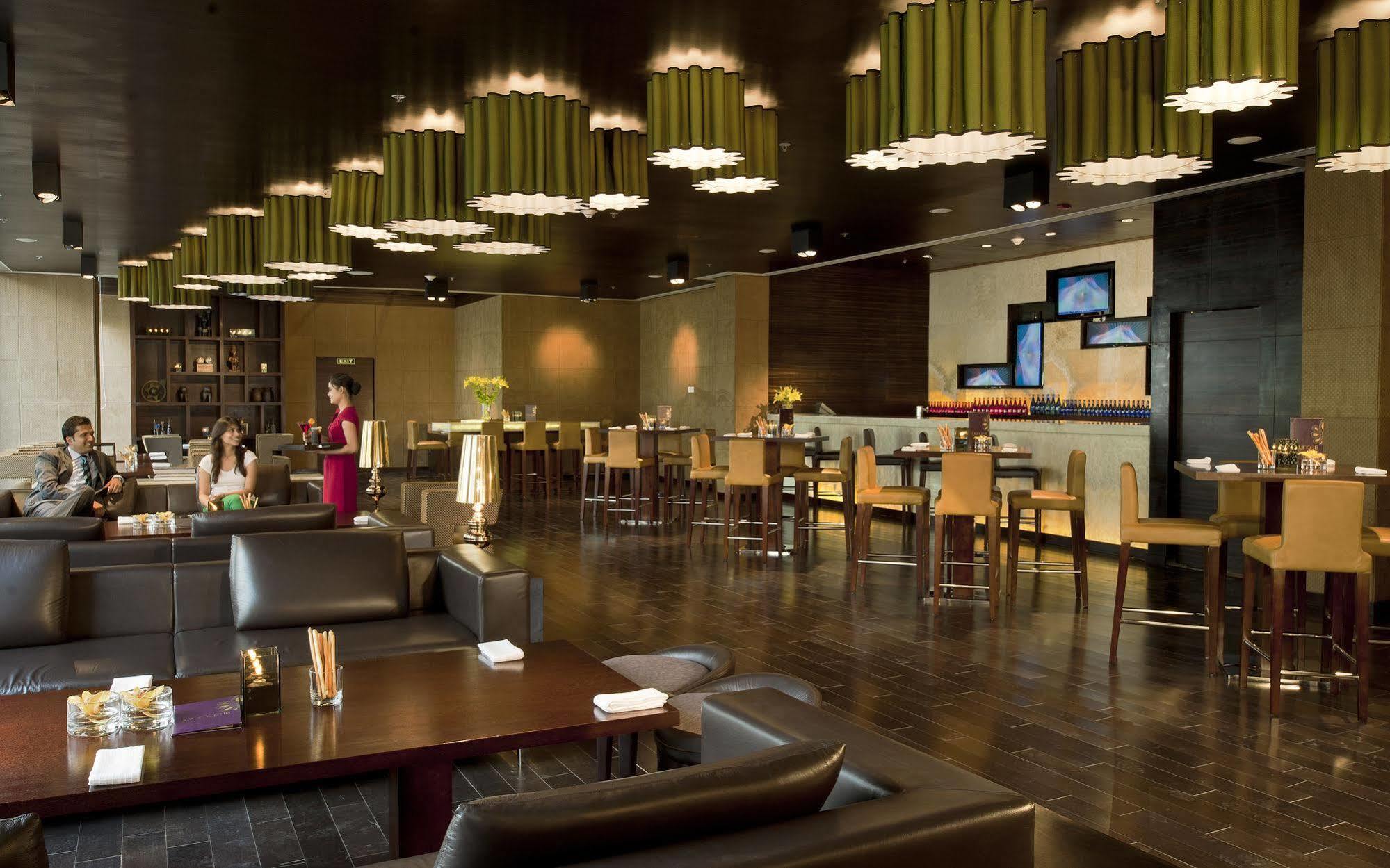 โรงแรมไจพุร์ แมริออท ชัยปุระ ภายนอก รูปภาพ The interior of the lounge