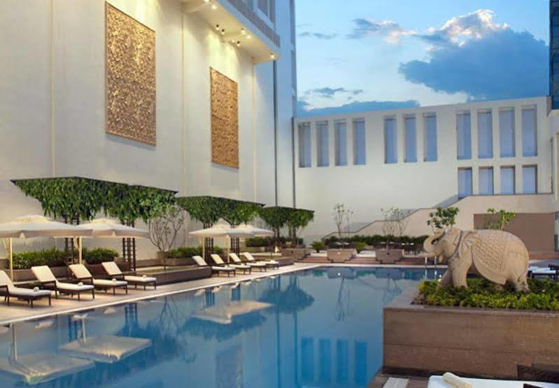 โรงแรมไจพุร์ แมริออท ชัยปุระ ภายนอก รูปภาพ The pool at the Taj Bengal